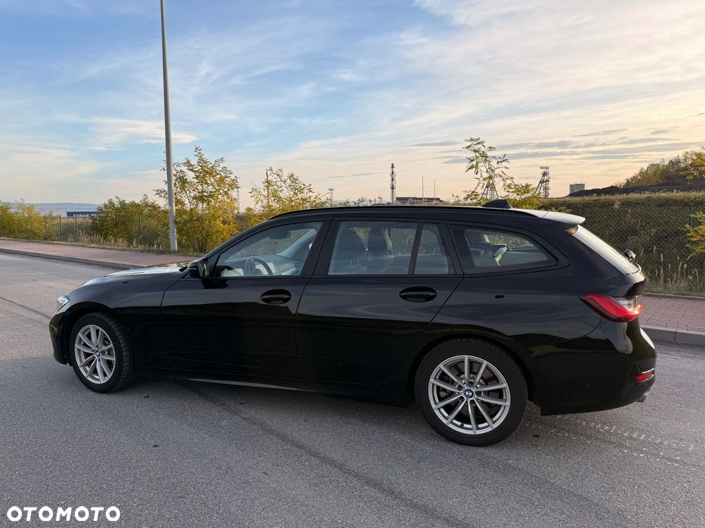 BMW 3 Series 2020 photo 3