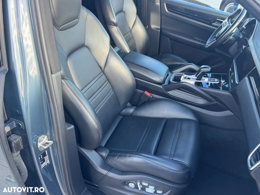 Porsche Cayenne - 23