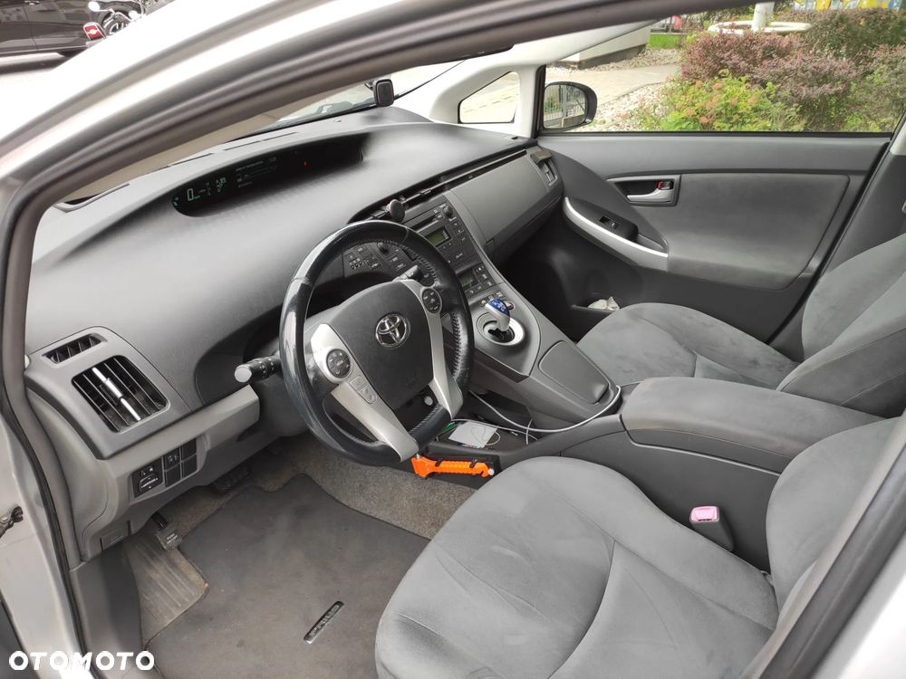 Toyota Prius - 4