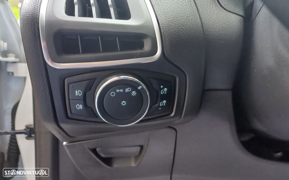 Ford Focus SW 1.6 TDCi Titanium - 19