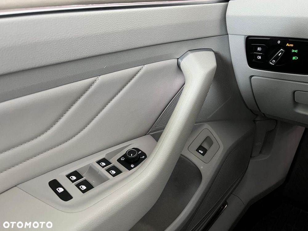 Volkswagen Passat 2.0 TDI Elegance DSG - 18