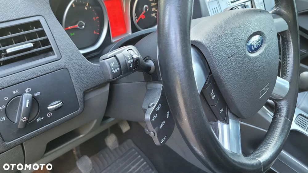 Ford Kuga - 17