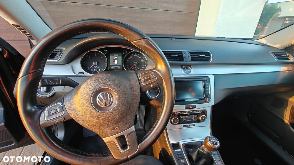 Volkswagen Passat 2.0 TDI DPF Highline - 16