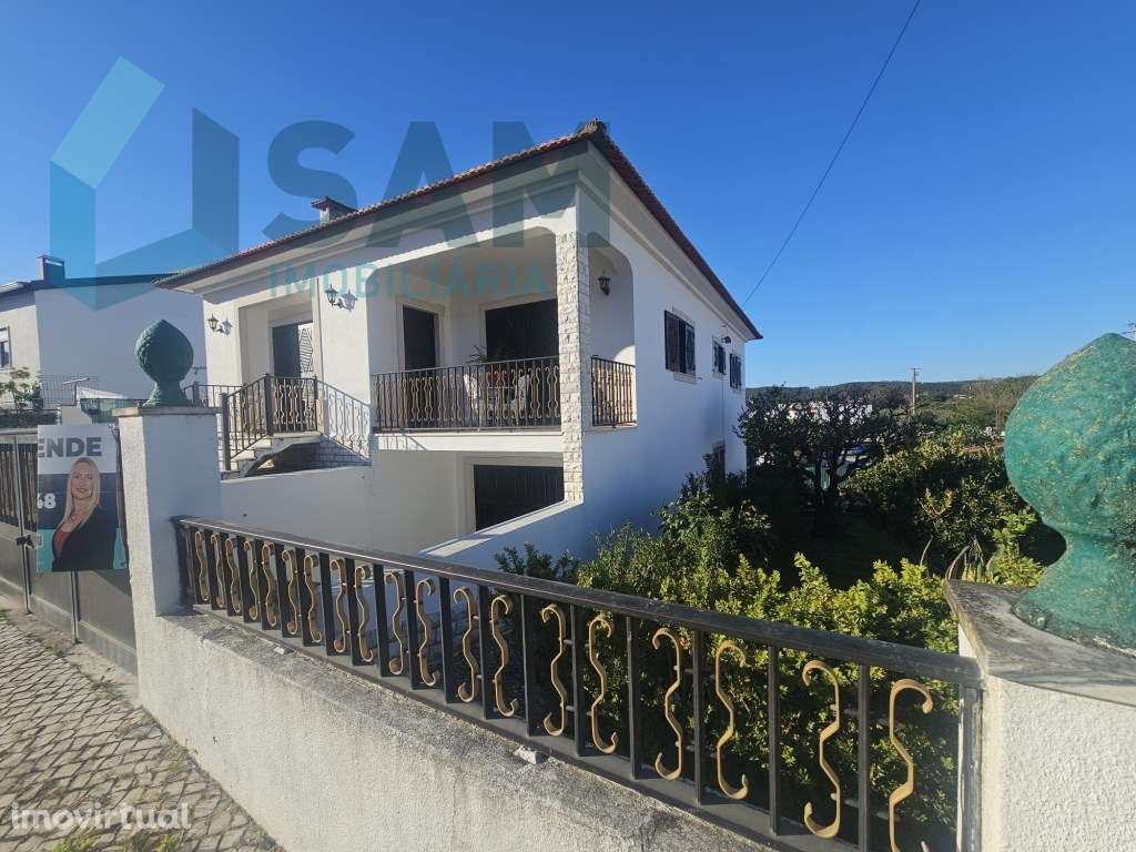 Moradia T2+1 com garagem e quintal Torres Vedras - Grande imagem: 3/30