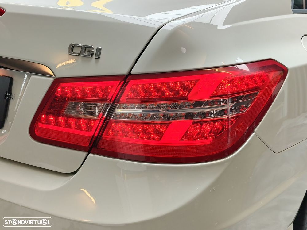 Mercedes-Benz E 250 CGi Classic BlueEfficiency - 23