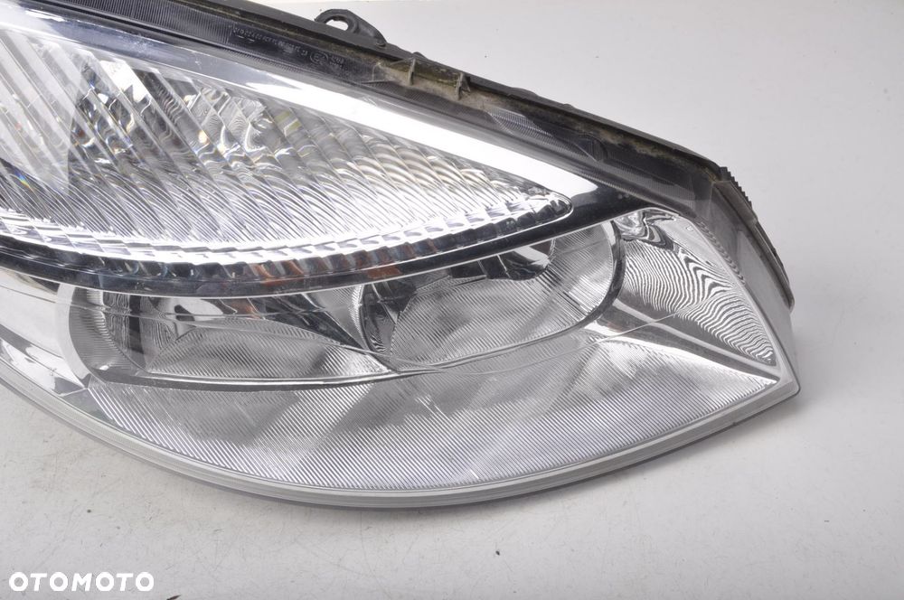 LAMPA PRAWA PRZEDNIA PRAWY PRZÓD P2 - 3