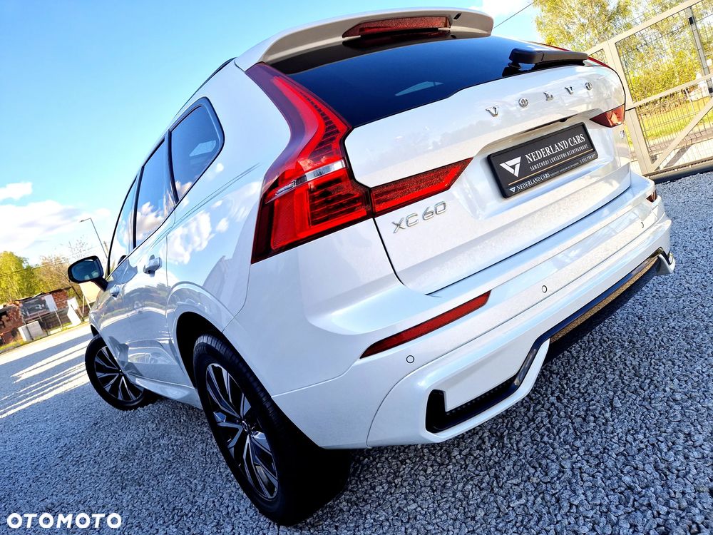 Volvo XC 60 B4 D Plus Dark - 33
