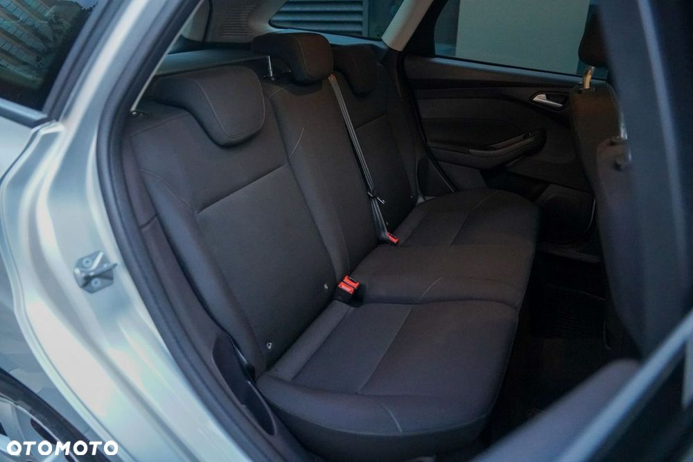 Ford Focus 1.6 Trend - 35