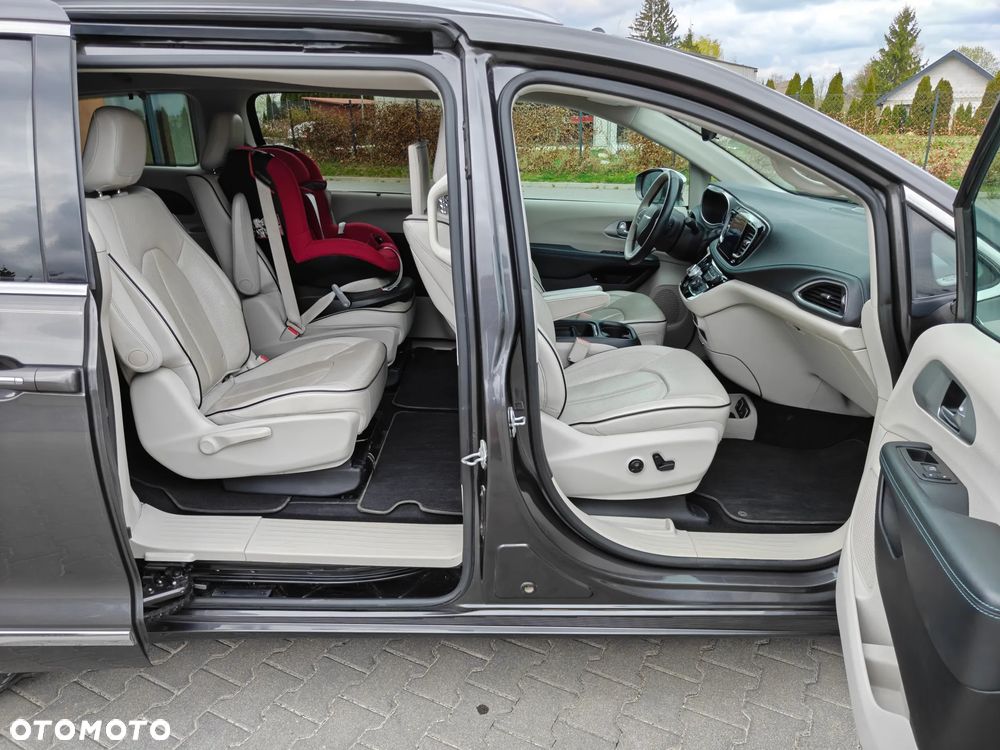 Chrysler Pacifica - 19