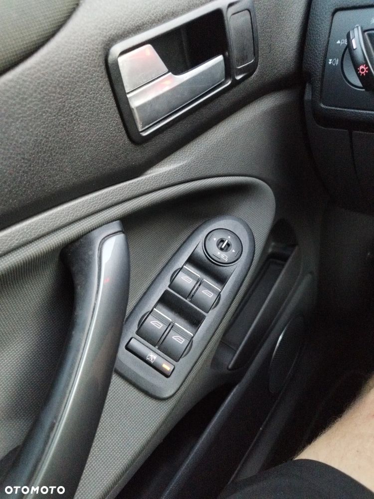 Ford Kuga 2.0 TDCi 4WD Trend - 40