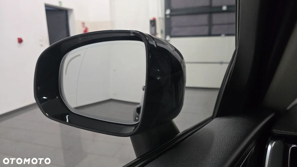 Volvo XC 60 B5 D AWD Ultimate Dark - 28