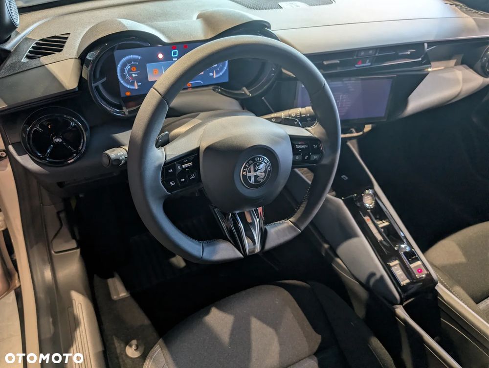 Alfa Romeo Junior 1.2 mHEV Ibrida eDCT - 11