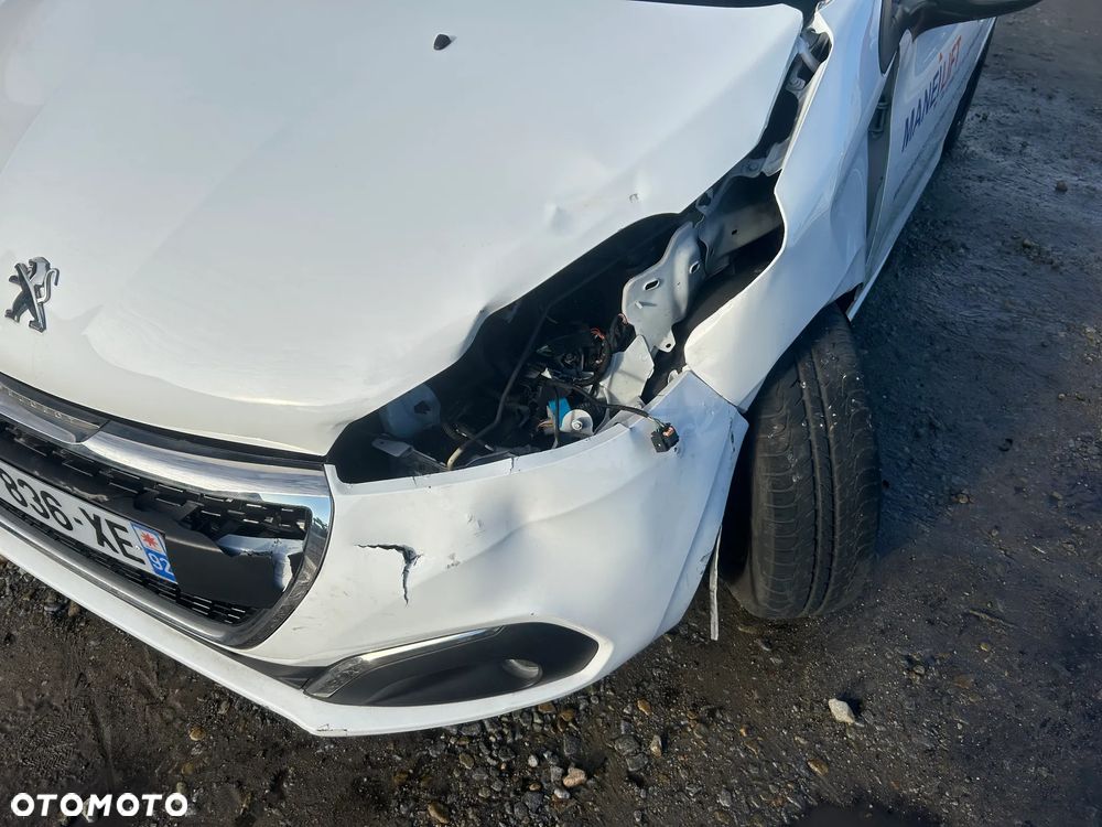 Peugeot 208 - 25