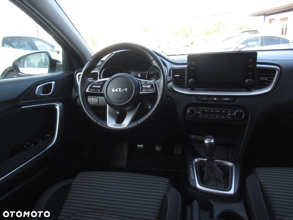 Kia Ceed 1.5 T-GDI M - 11