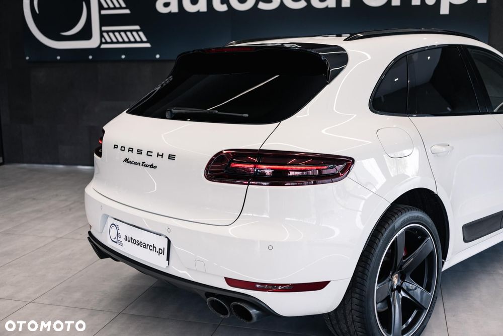Porsche Macan Turbo - 40