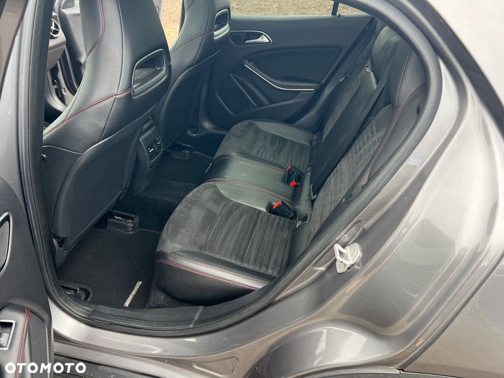 Mercedes-Benz GLA - 23