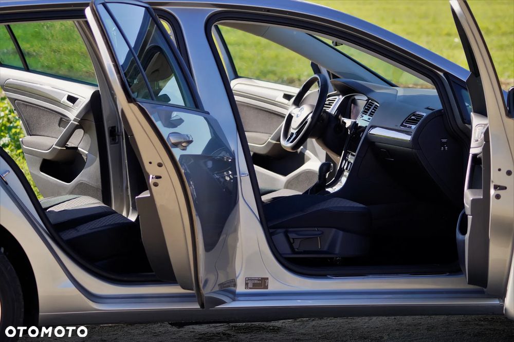 Volkswagen Golf - 23