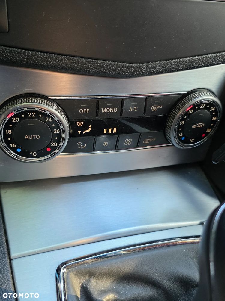 Mercedes-Benz Klasa C 220 CDI Elegance - 33