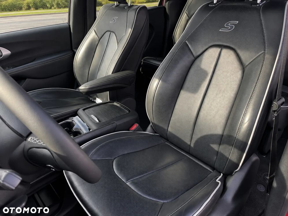Chrysler Pacifica - 11