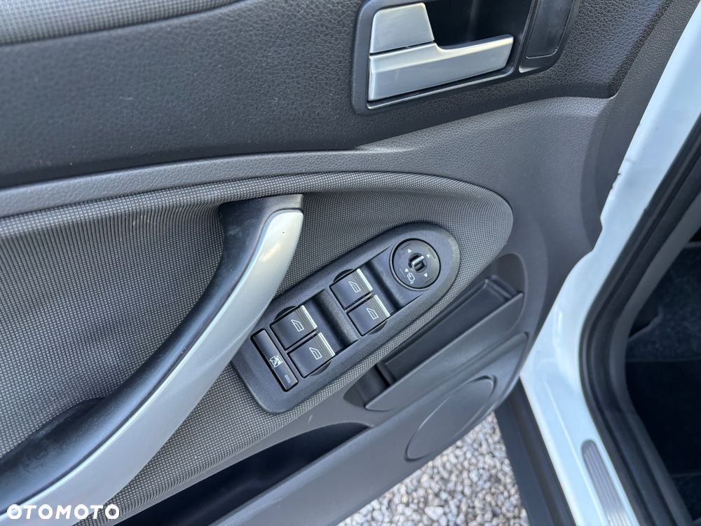 Ford Kuga - 8