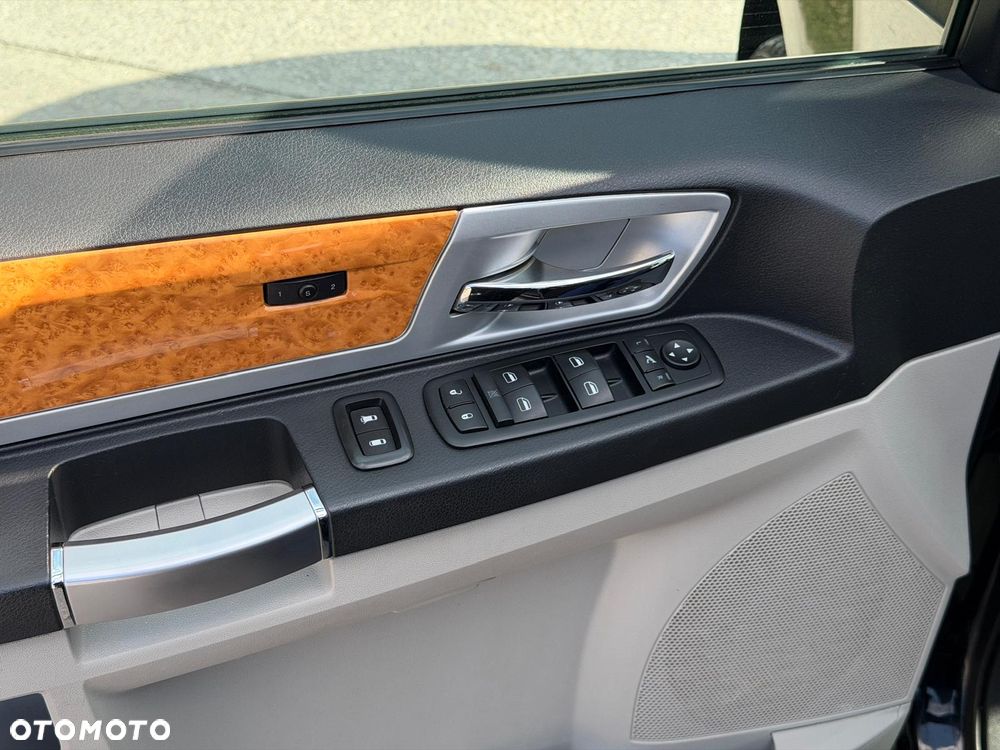 Chrysler Grand Voyager 2.8 CRD Limited - 18