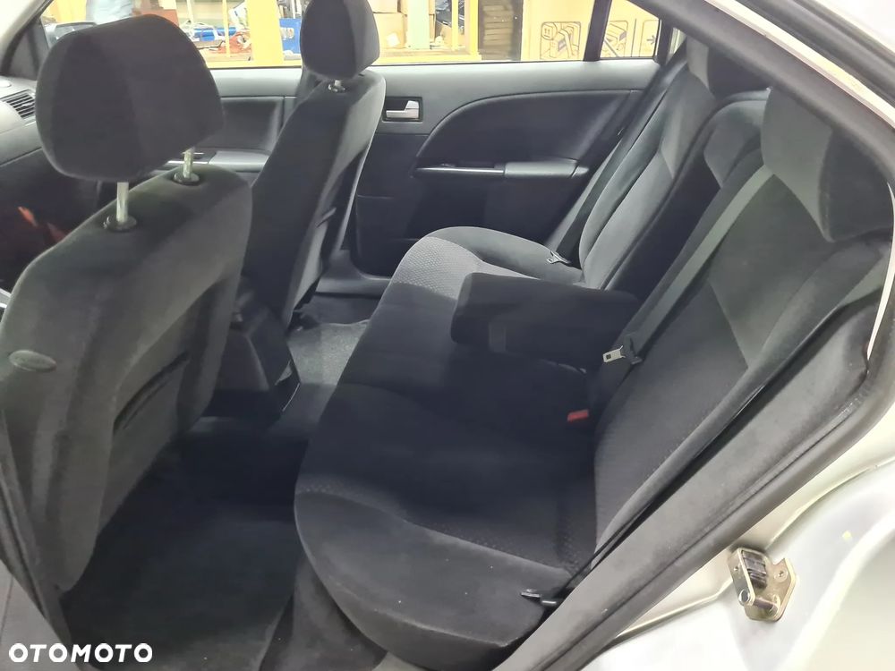 Ford Mondeo 1.8 Ghia X - 10