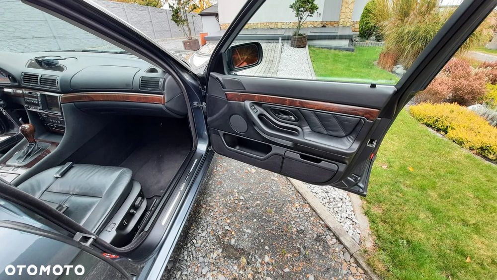 BMW Seria 7 740i - 22