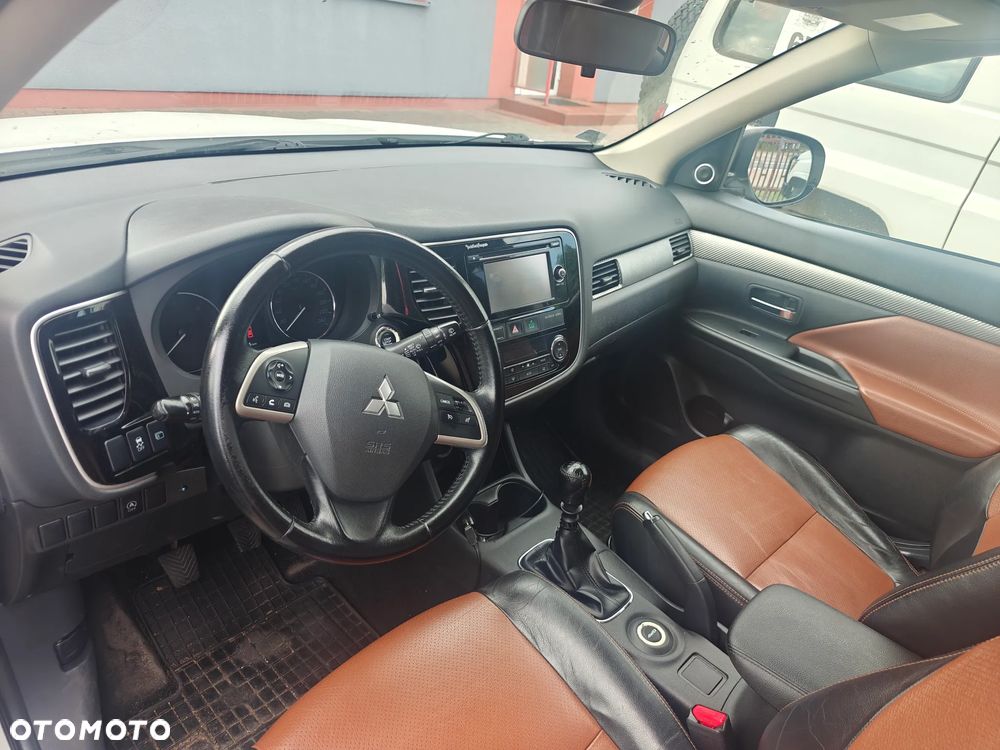 Mitsubishi Outlander - 8