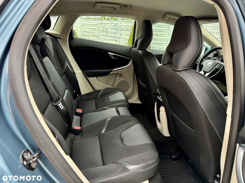 Volvo V40 D2 Momentum - 19