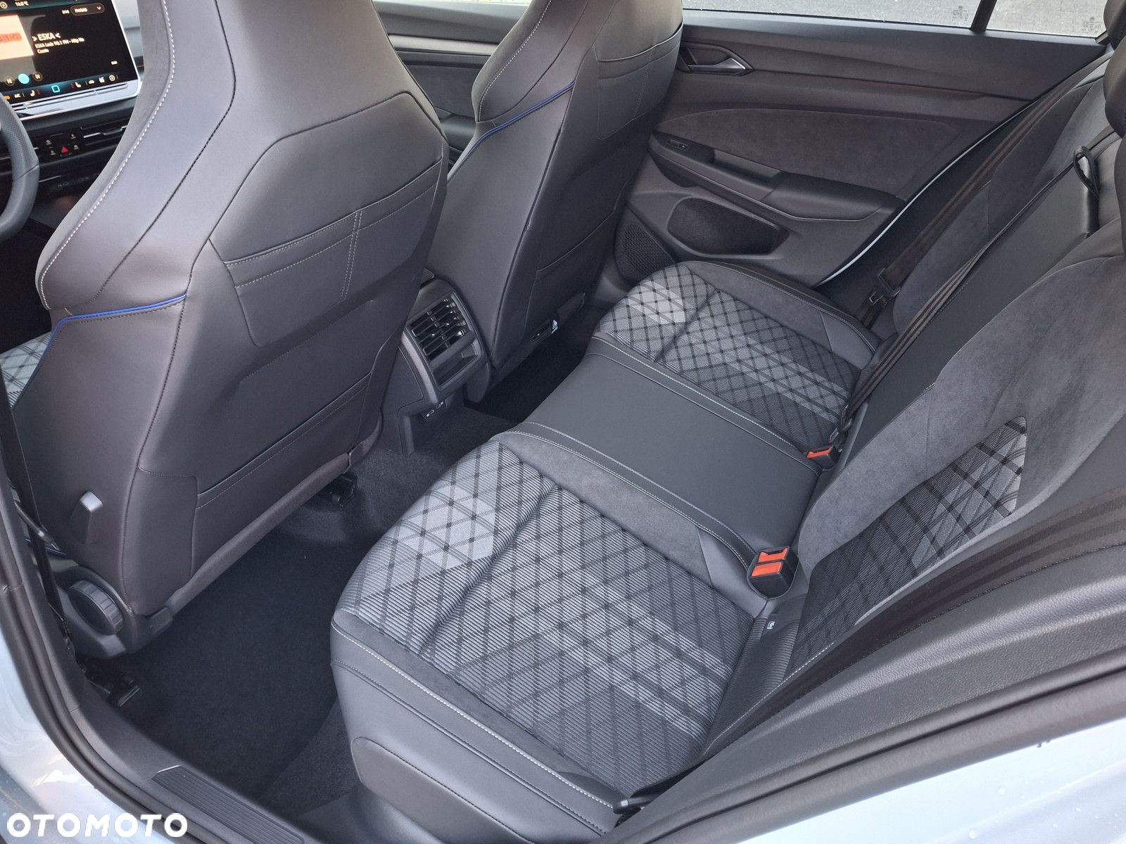 Volkswagen Golf - 11