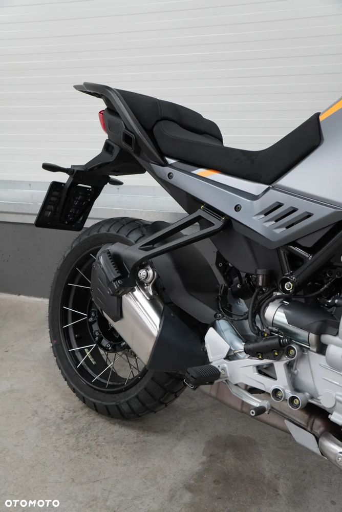 Moto Guzzi Stelvio - 6