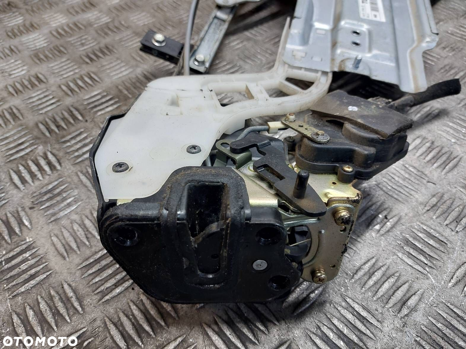 MECHANIZM PODNOŚNIK SZYBY LEWY TYŁ ELEKTRYCZNY + ZAMEK KIA SPORTAGE II - 6