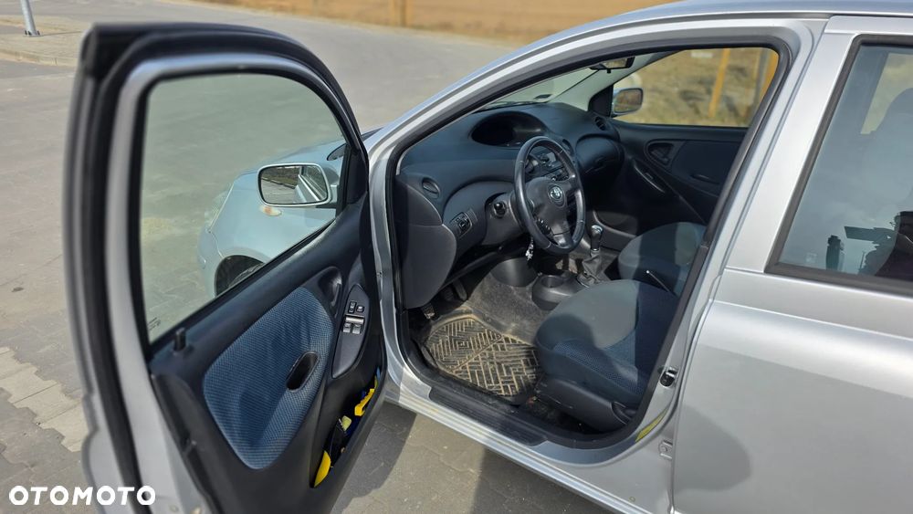 Toyota Yaris 1.3 VVT-i Sol - 9