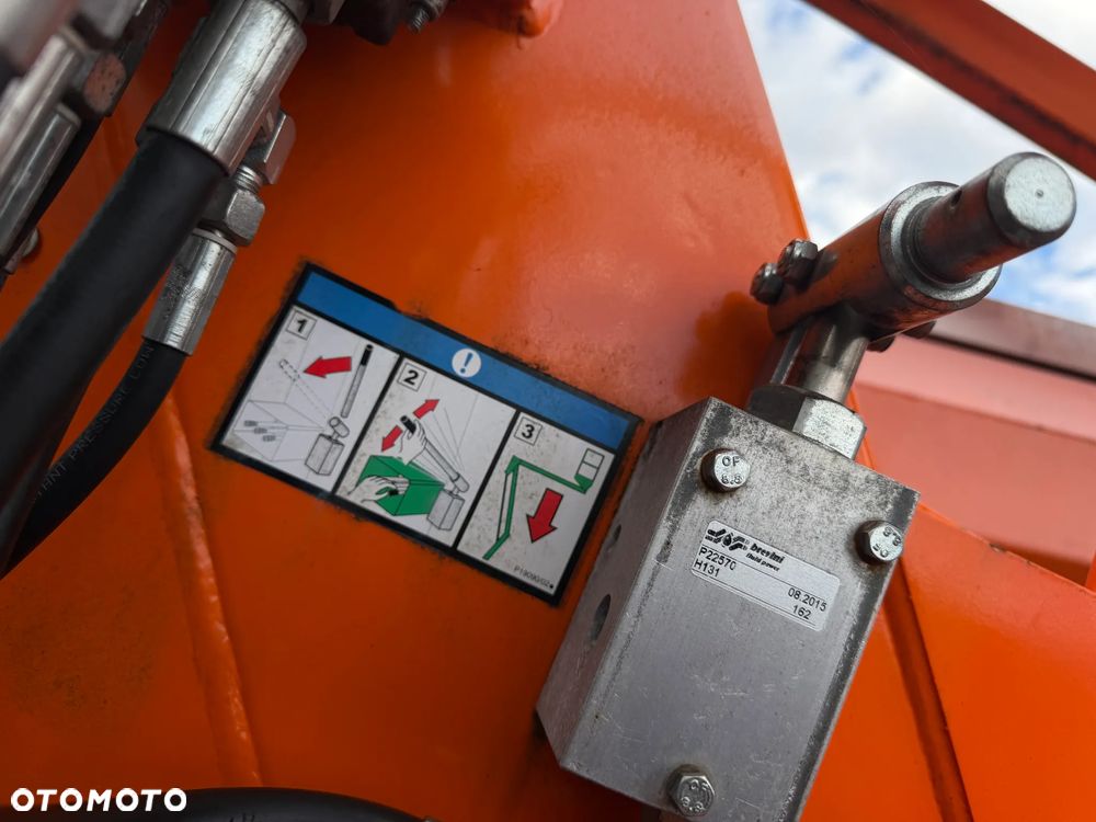 Nifty 170 HAC Zwyżka koszowa 17 metrów Podnośnik. jak Nowa z salonu 2016rok. PRĄD 230v. 4sekcje sterowania na dole Nowy model! Z komuny Norweskiej. Używana była 1 raz do roku. Serwisowana w DEKRA do końca  OKAZJA. Zwyżka Obrotowa. Poziomowanie kosza. Pełna Hydraulika. - 36