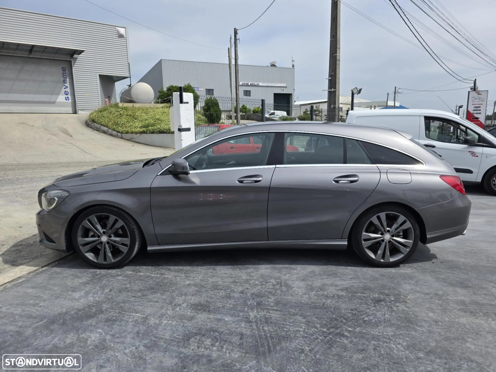Mercedes-Benz CLA 180 d Shooting Brake AMG Line - 2