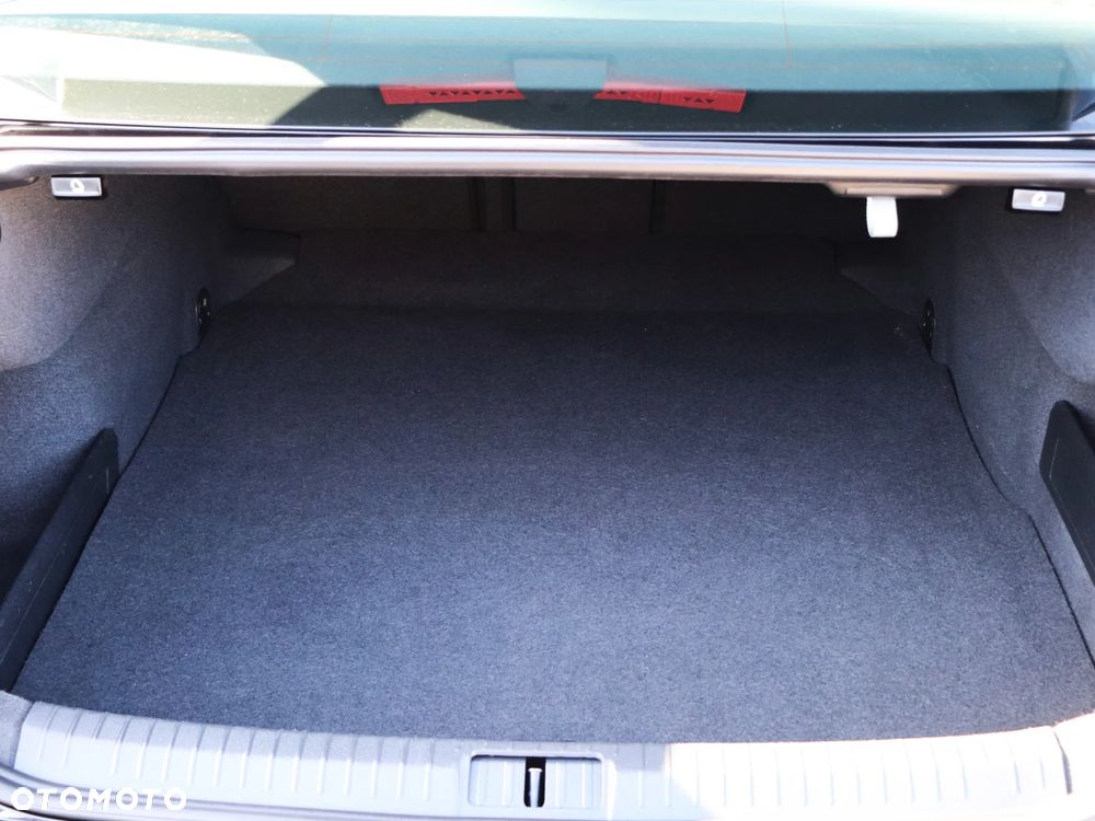 Volkswagen Passat 2.0 TDI SCR DSG Comfortline - 36