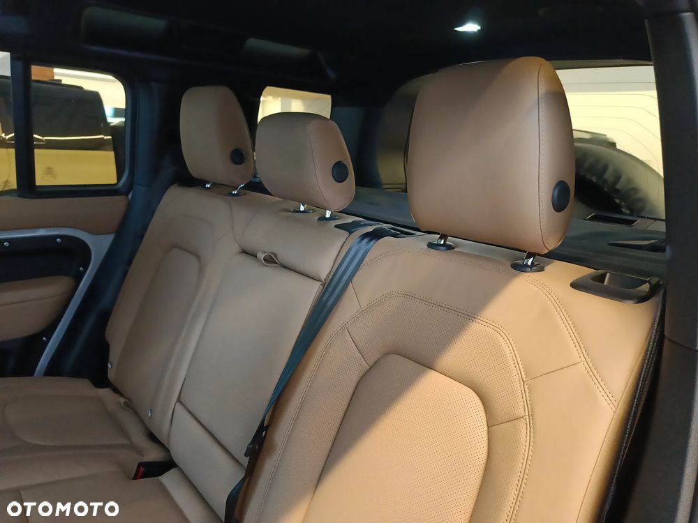 Land Rover Defender - 31