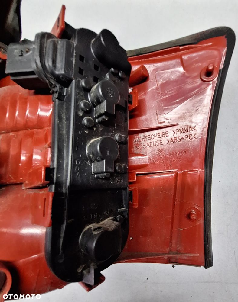 LAMPA TYLNA  PRAWA , LEWA - AUDI A4/ B6 AVANT  / EUROPA - 6