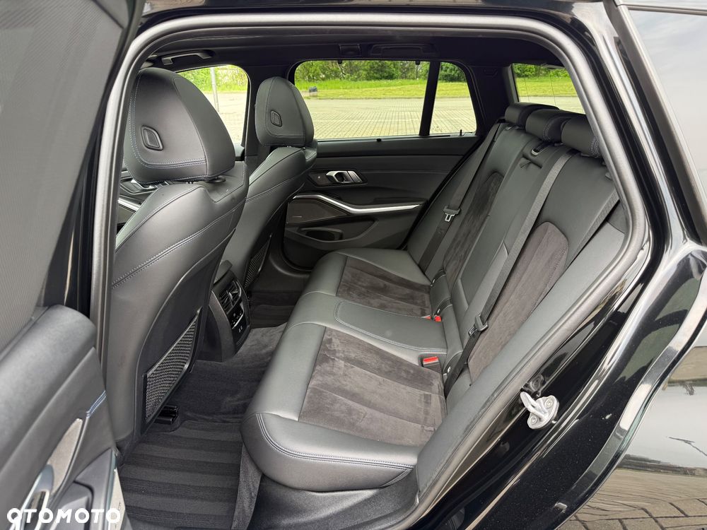 BMW Seria 3 320d xDrive MHEV M Sport sport - 21