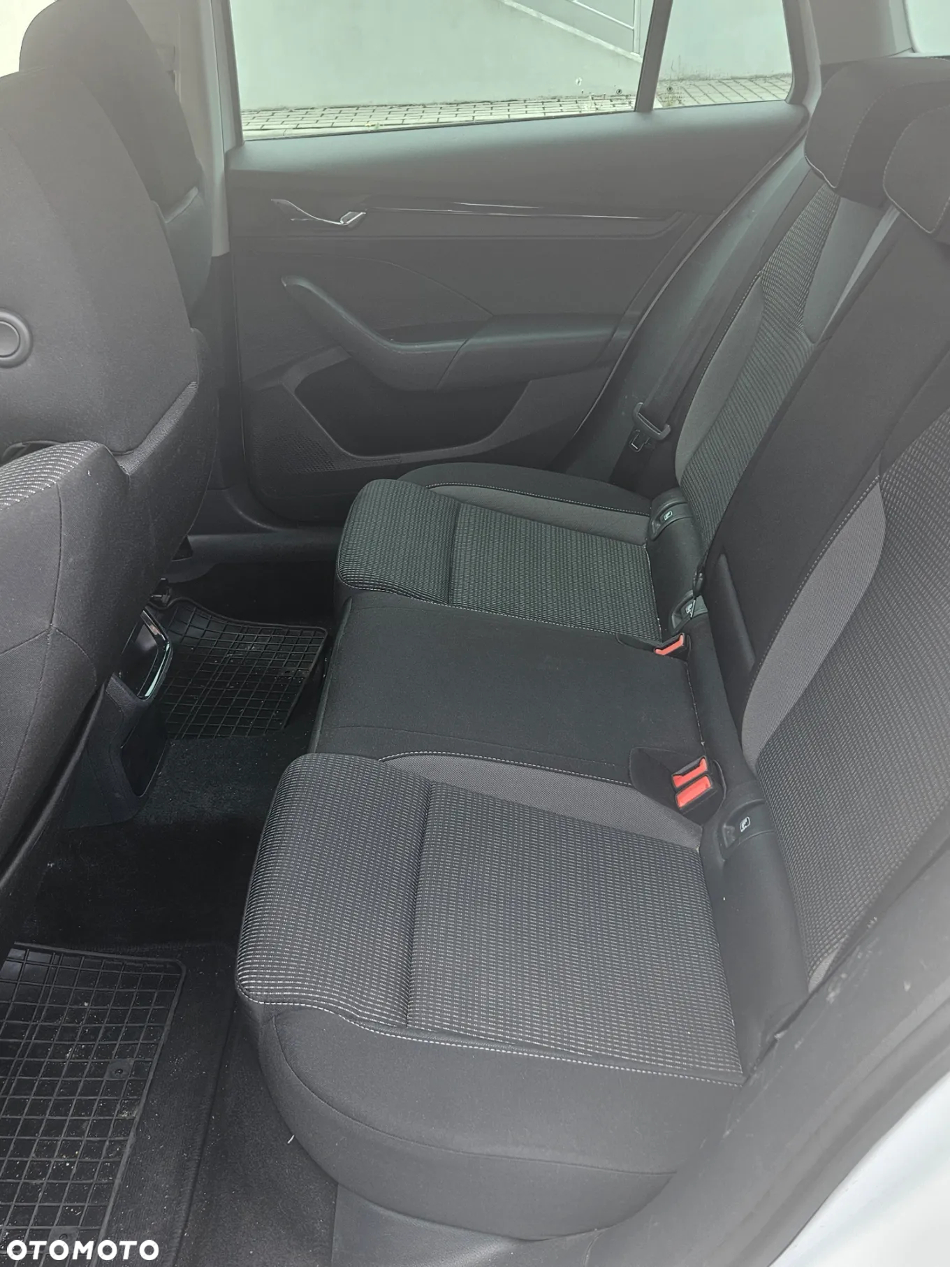 Skoda Octavia 2.0 TDI DSG Sportline - 11