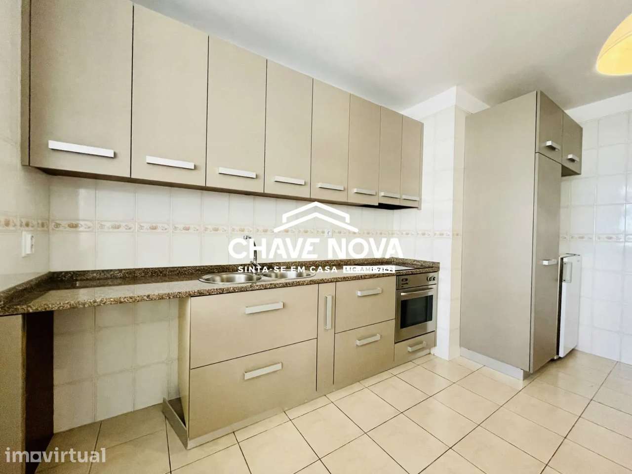 Apartamento T3 com Terraço junto à EN1 em Santa Maria da Feira - Grande imagem: 5/17