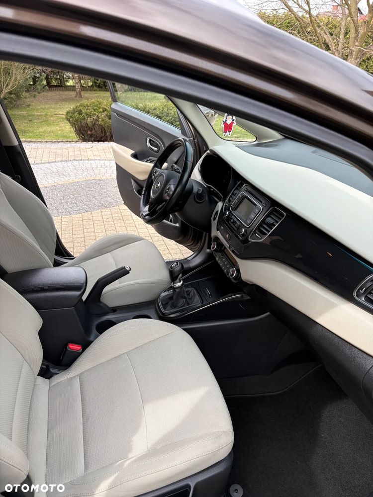 Kia Carens 1.6 GDI L - 12