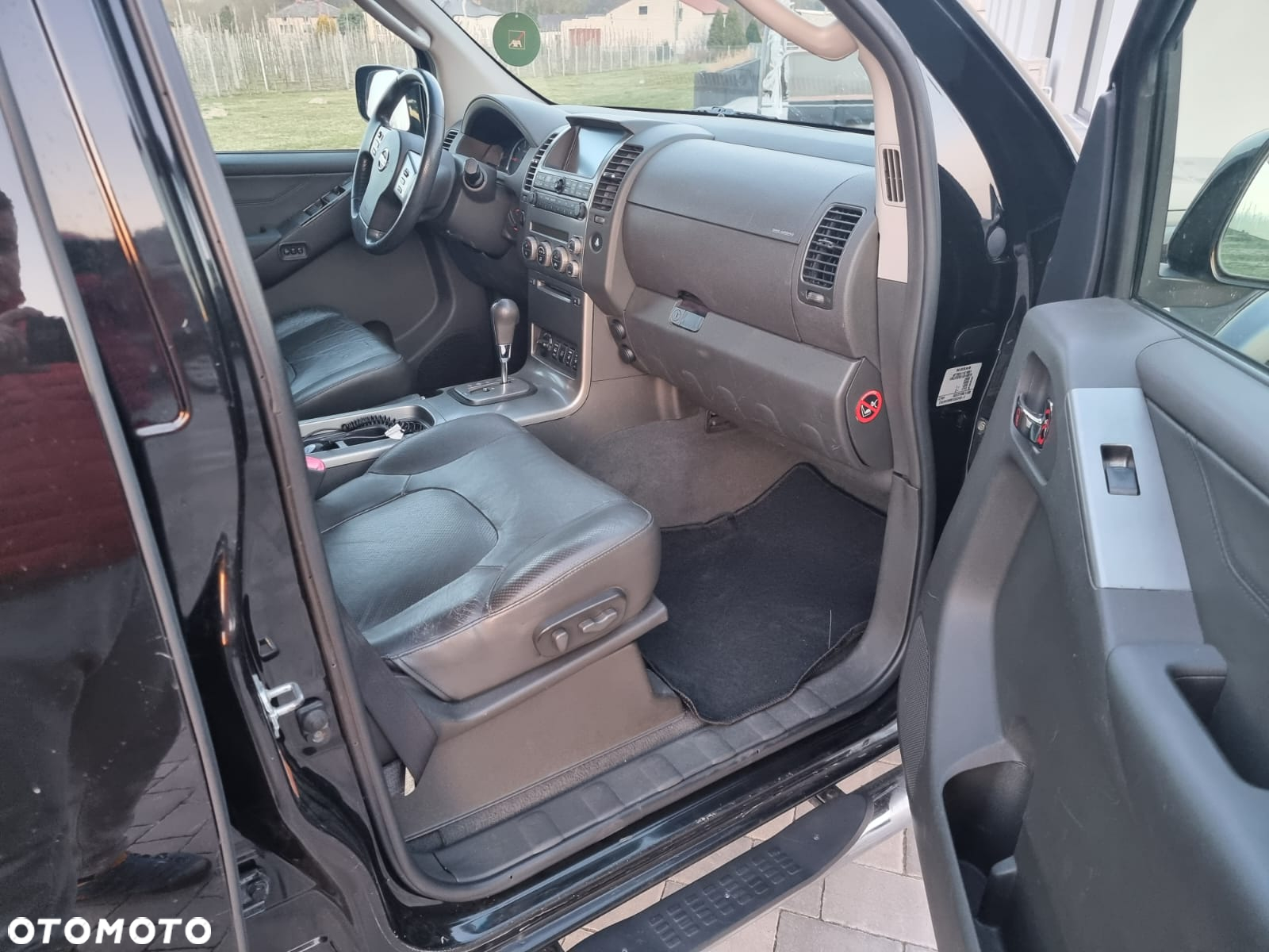 Nissan Pathfinder 2.5 D SE - 16