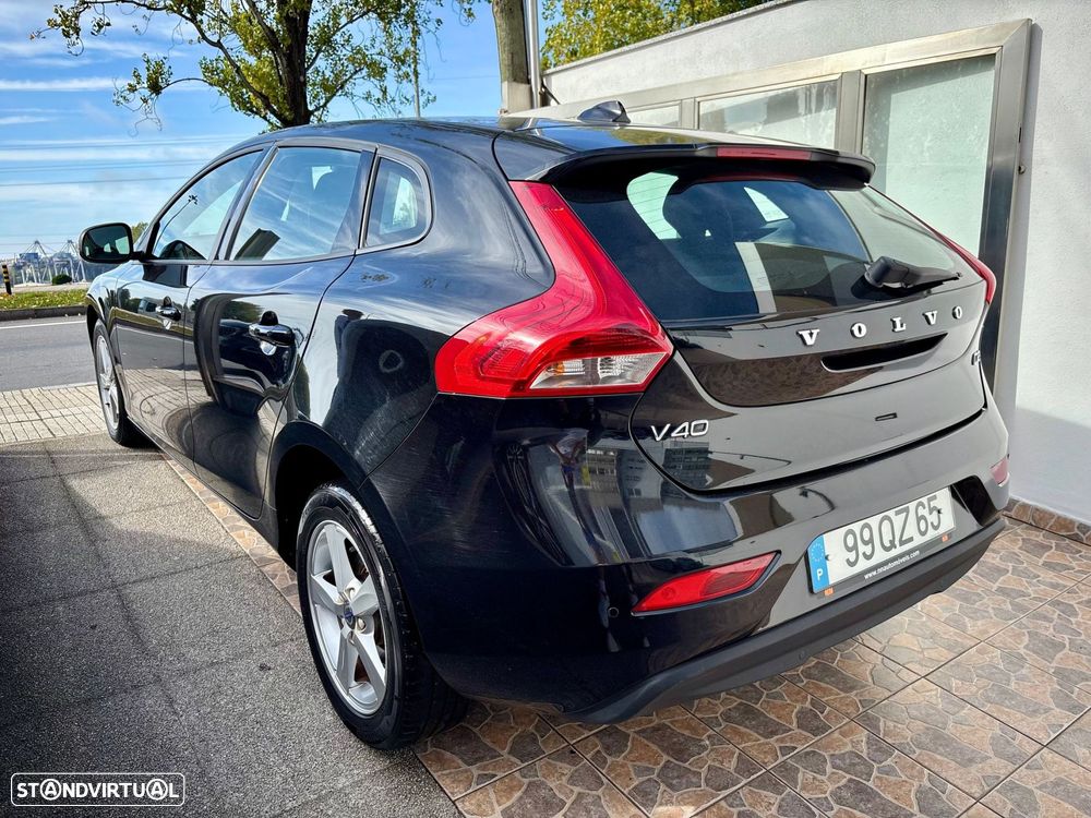 Volvo V40 2.0 D2 Momentum Eco - 2