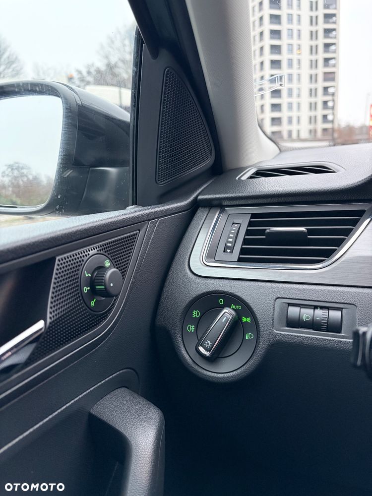 Skoda RAPID 1.0 TSI Style - 22