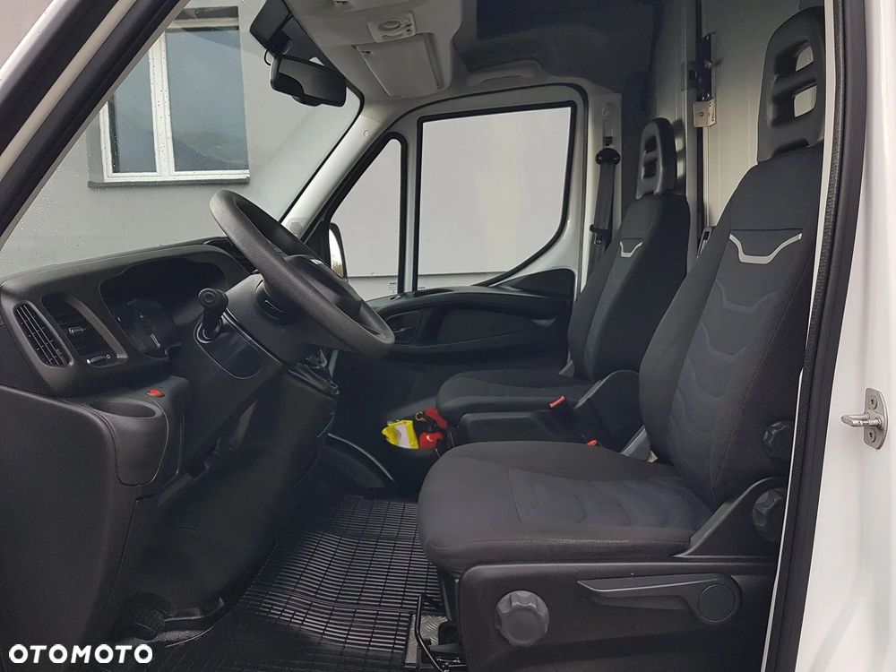 Iveco DAILY KONTENER NISKOPODŁOGOWY 4,43x2,23x2,42 SKLEP KAMPER KONIOWÓZ BAR KLIMA - 20