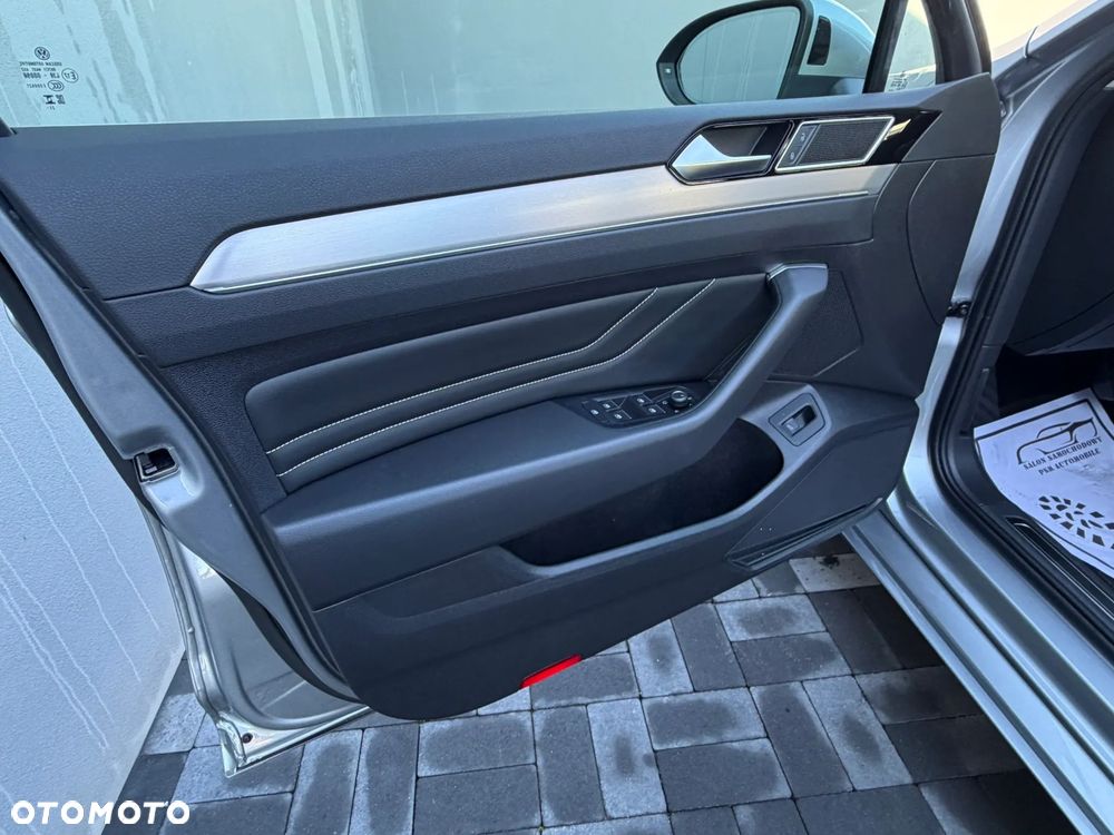 Volkswagen Passat 2.0 TDI SCR Style DSG - 11
