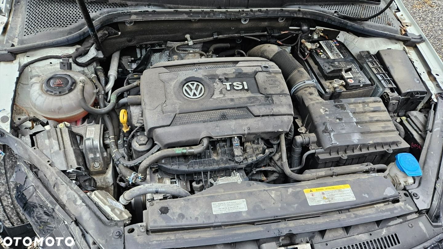 Volkswagen Golf - 22