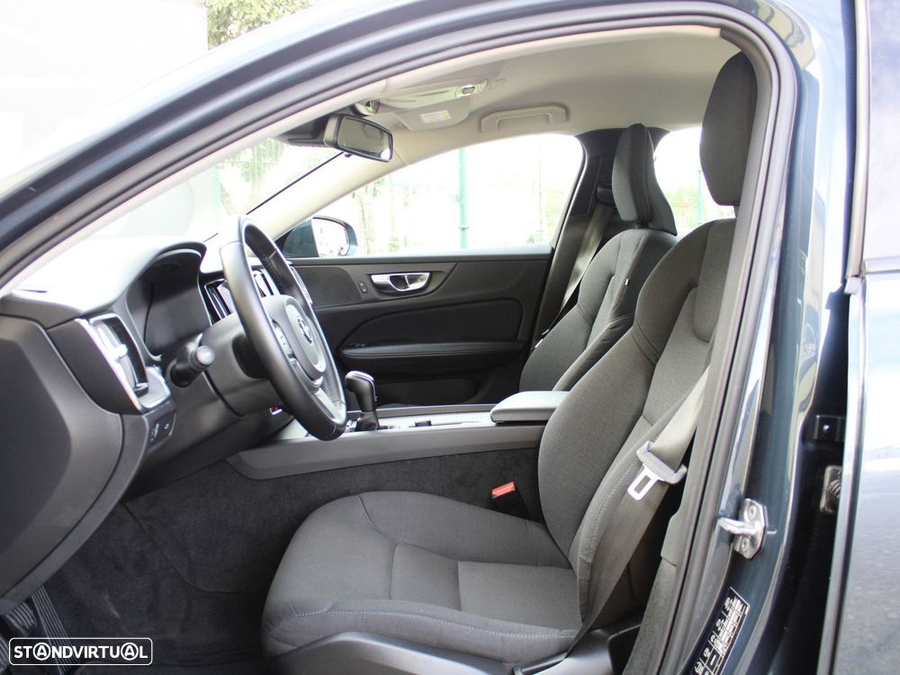 Volvo V60 2.0 D3 - 24