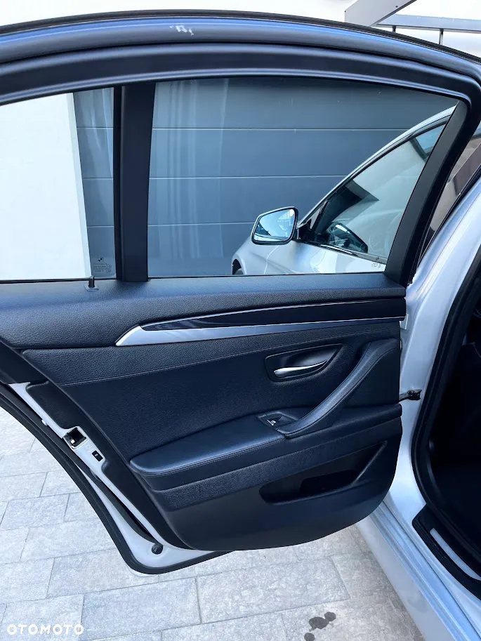 BMW Seria 5 520d - 14